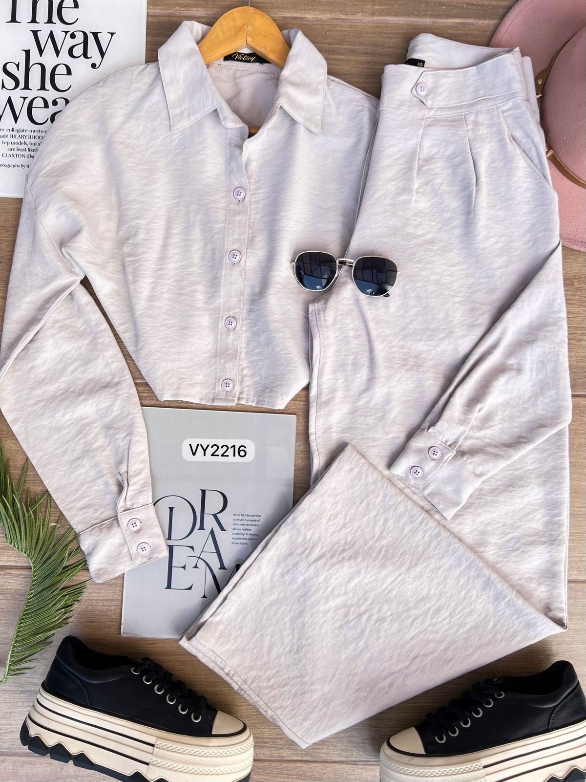 Conjunto EUREKKA – Camisa con diseño espalda + Pantalón Wide Leg
