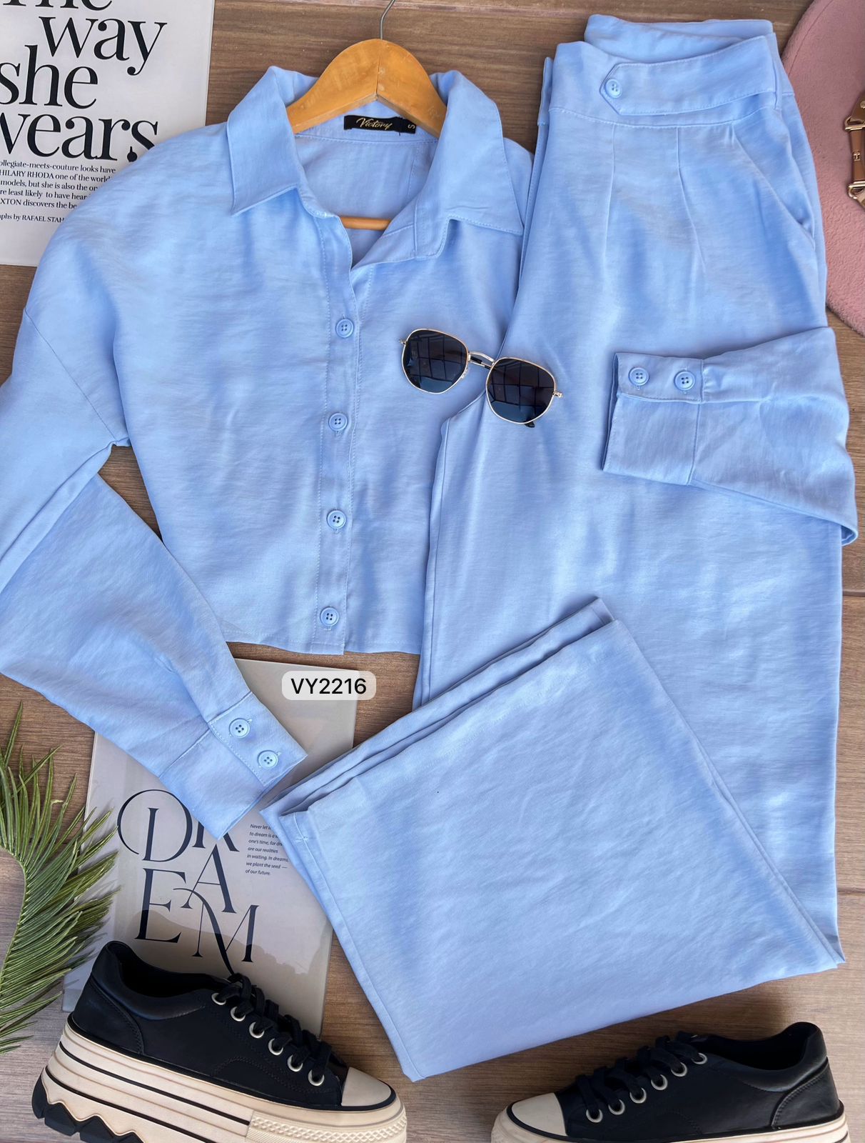 Conjunto EUREKKA – Camisa con diseño espalda + Pantalón Wide Leg